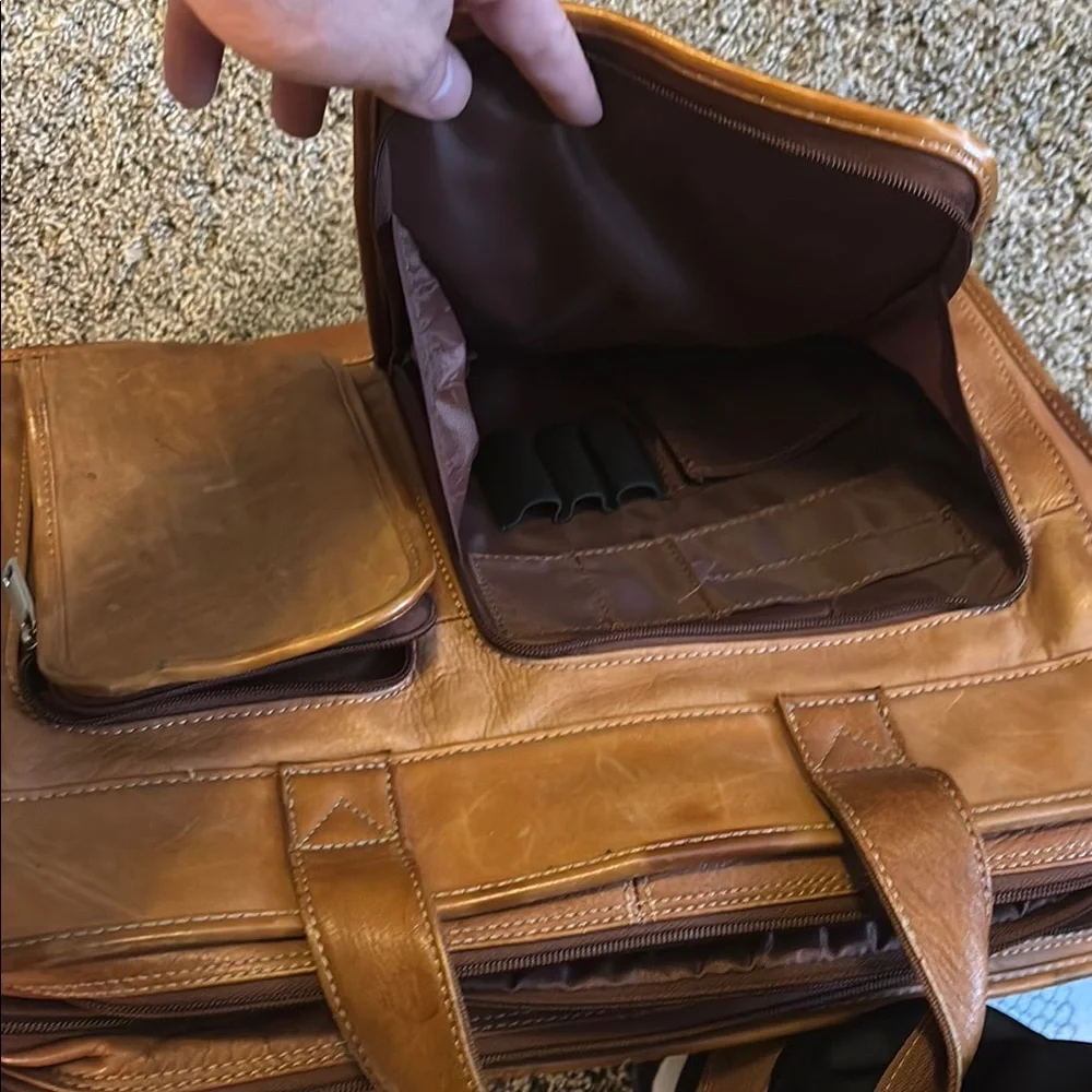 Brown Messenger Bag with Vintage Design and Adjustable Strap